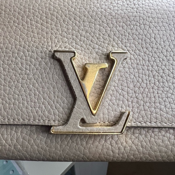 Louis Vuitton Capucines Wallet - Picture 3 of 10